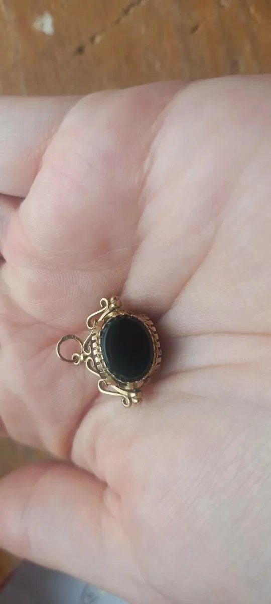 Vintage 9kt gold pendant or charm - Image 4