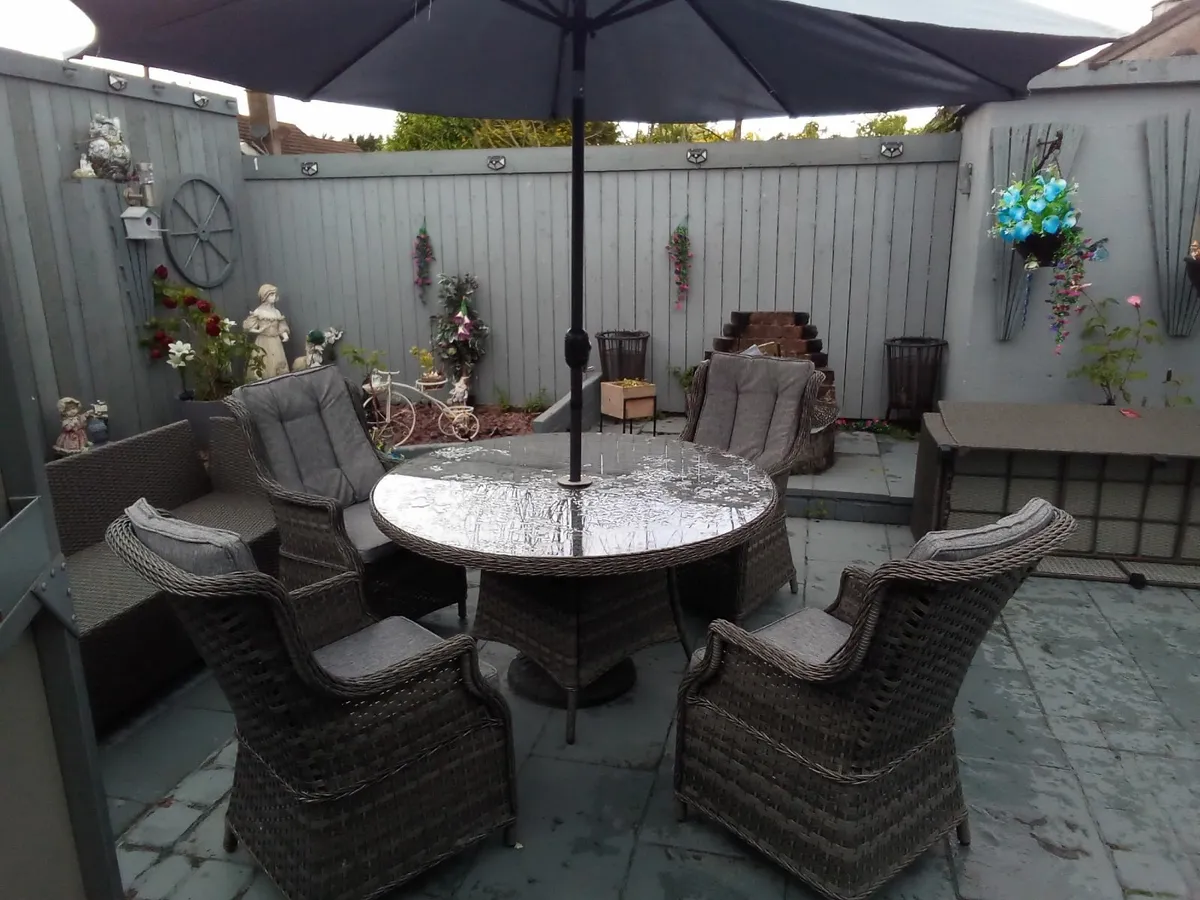 Rattan garden furniture - Image 1