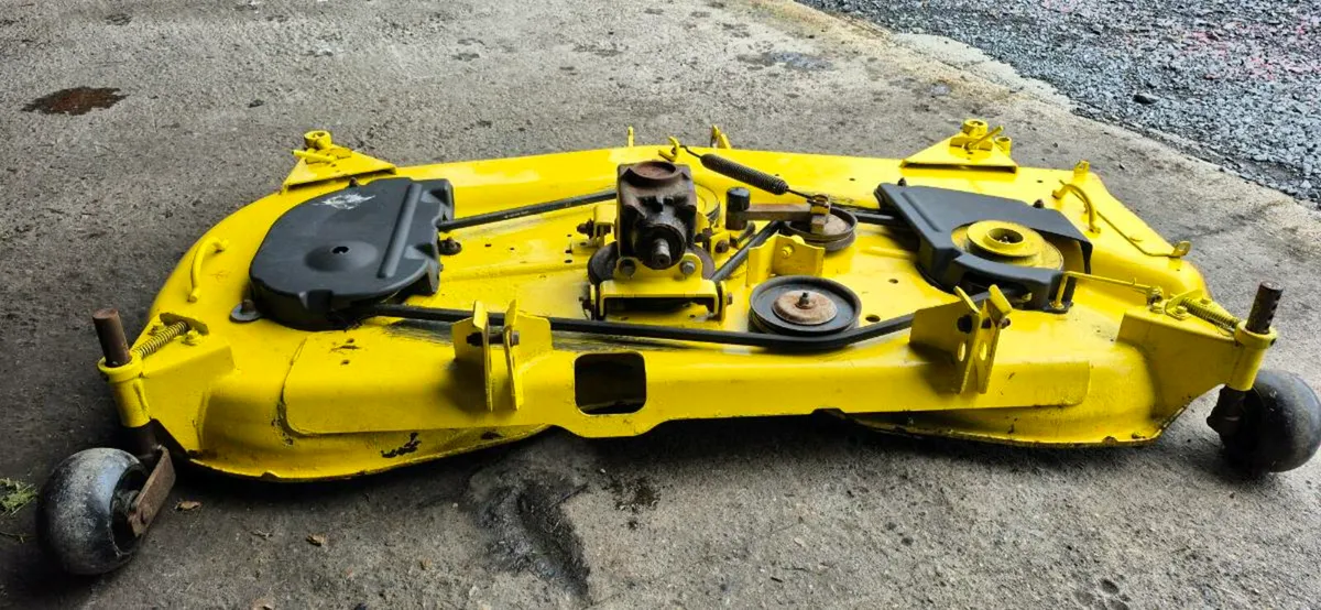 John Deere x700 cutting Deck - Image 1
