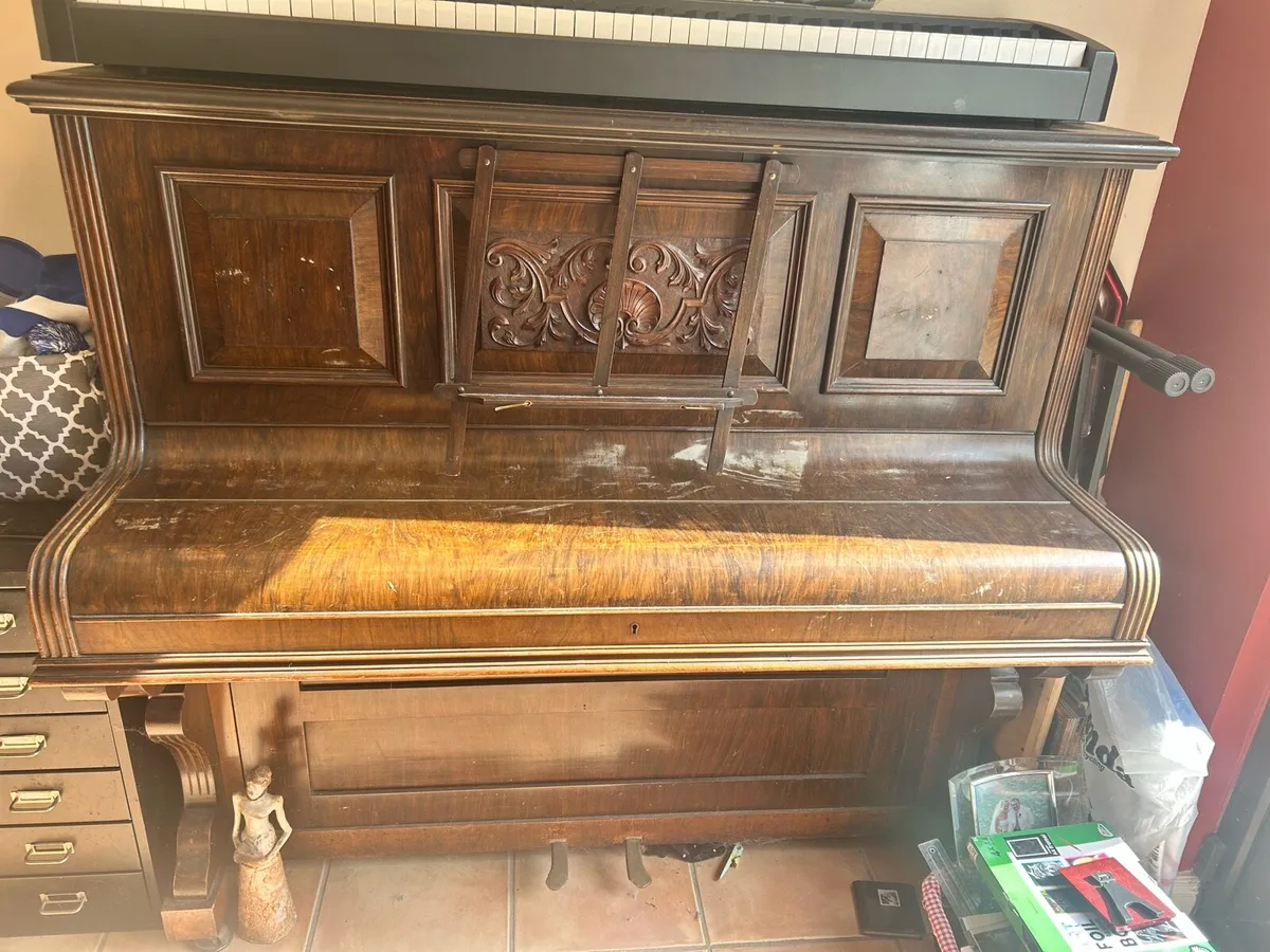 Piano and stool - Image 3