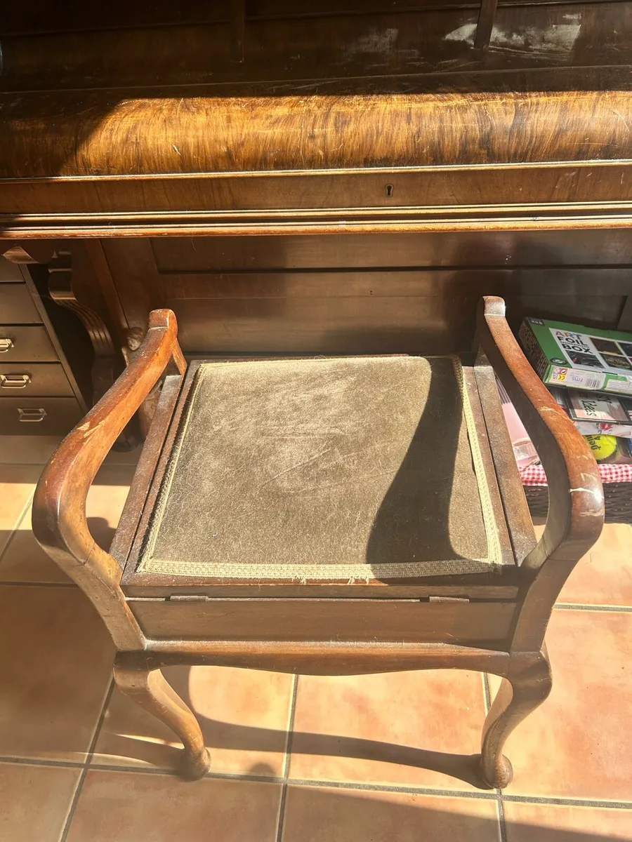 Piano and stool - Image 4