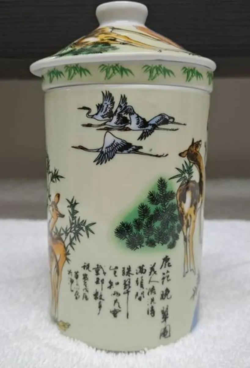 Porcelain Chinese tea mug with infuser and lid - Image 2