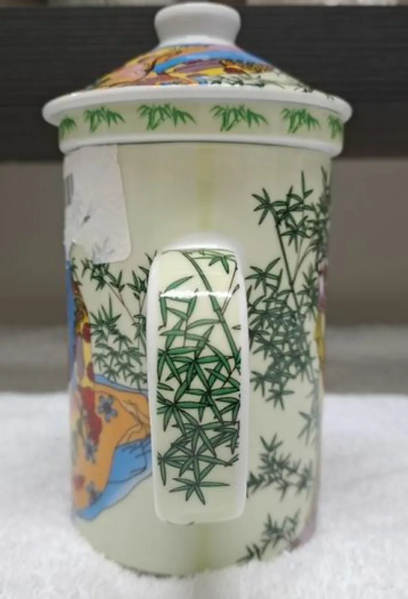 Porcelain Chinese tea mug with infuser and lid - Image 3