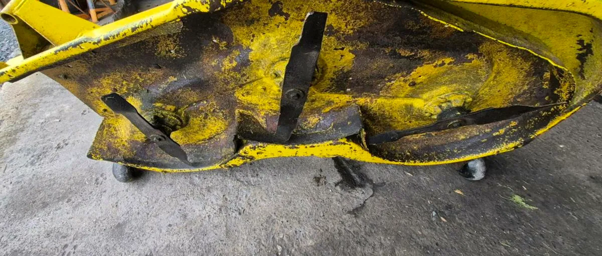 John Deere x700 cutting Deck - Image 4