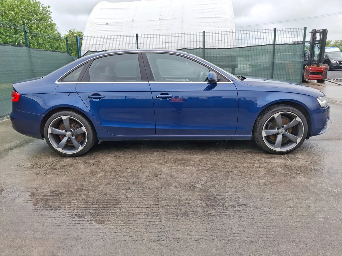 2016 Audi A4  2.0 TDI  Manual. Light Damage - Image 3