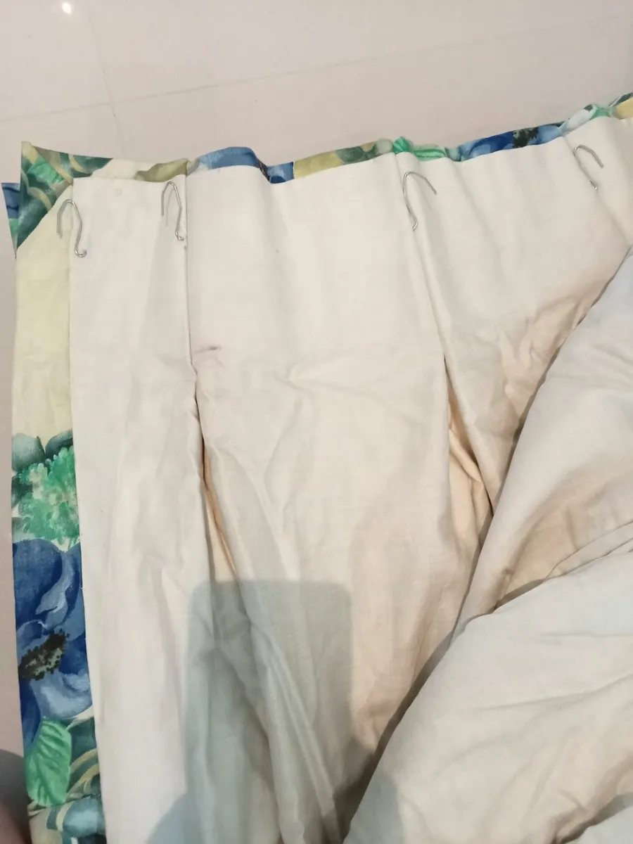Curtains - Image 3