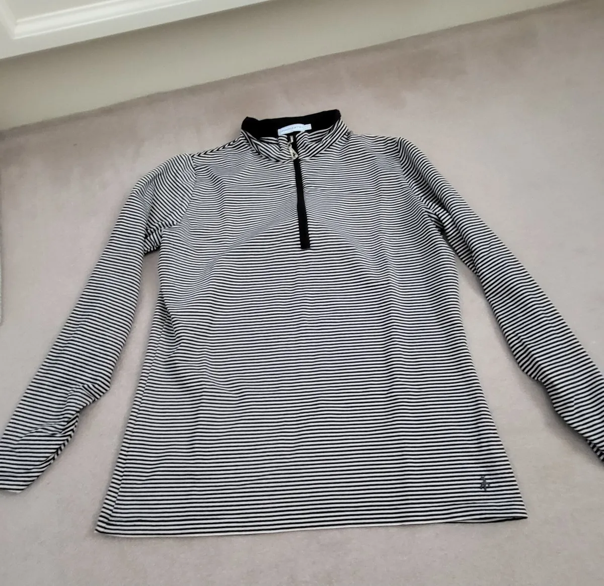 Ladies long sleeved green lamb top - Image 1