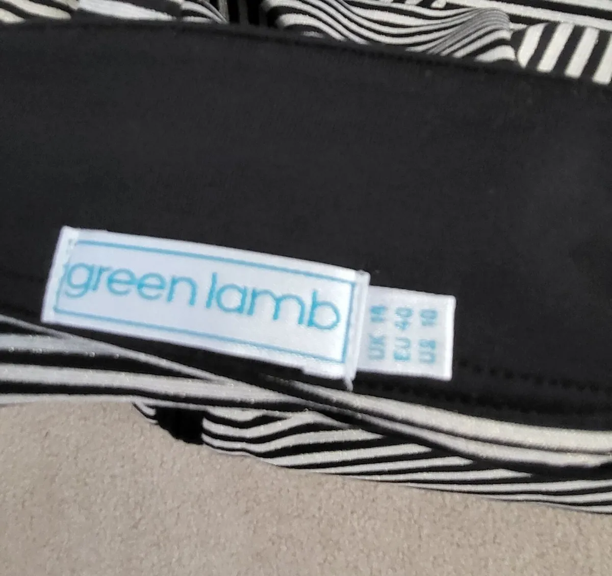 Ladies long sleeved green lamb top - Image 2