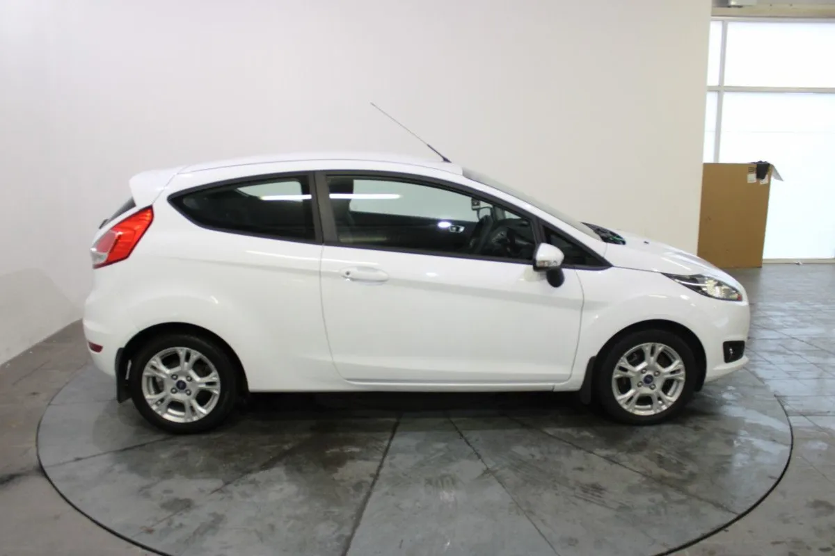 Ford Fiesta 1.5 Tdci 75ps Zetec 3DR - Image 3