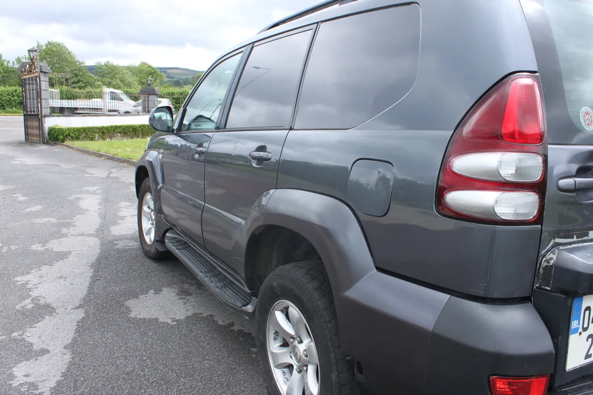 TOYOTA LANDCRUISER  LWB GX, 2004 - Image 4