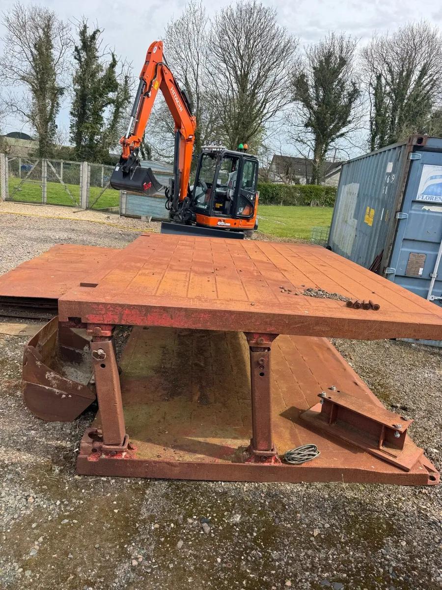 Trench box