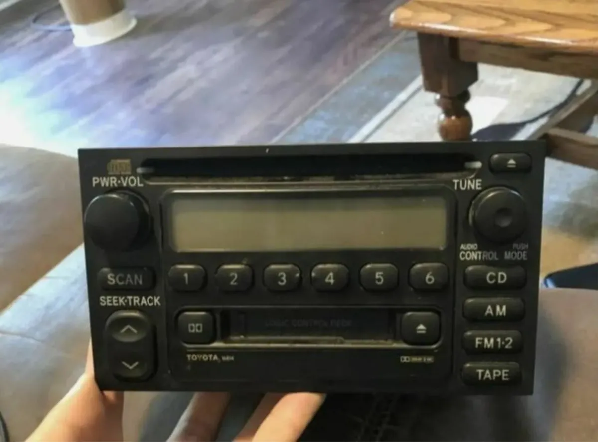 Toyota Camry & Others 1999-2003 Double DIN Radio - Image 4