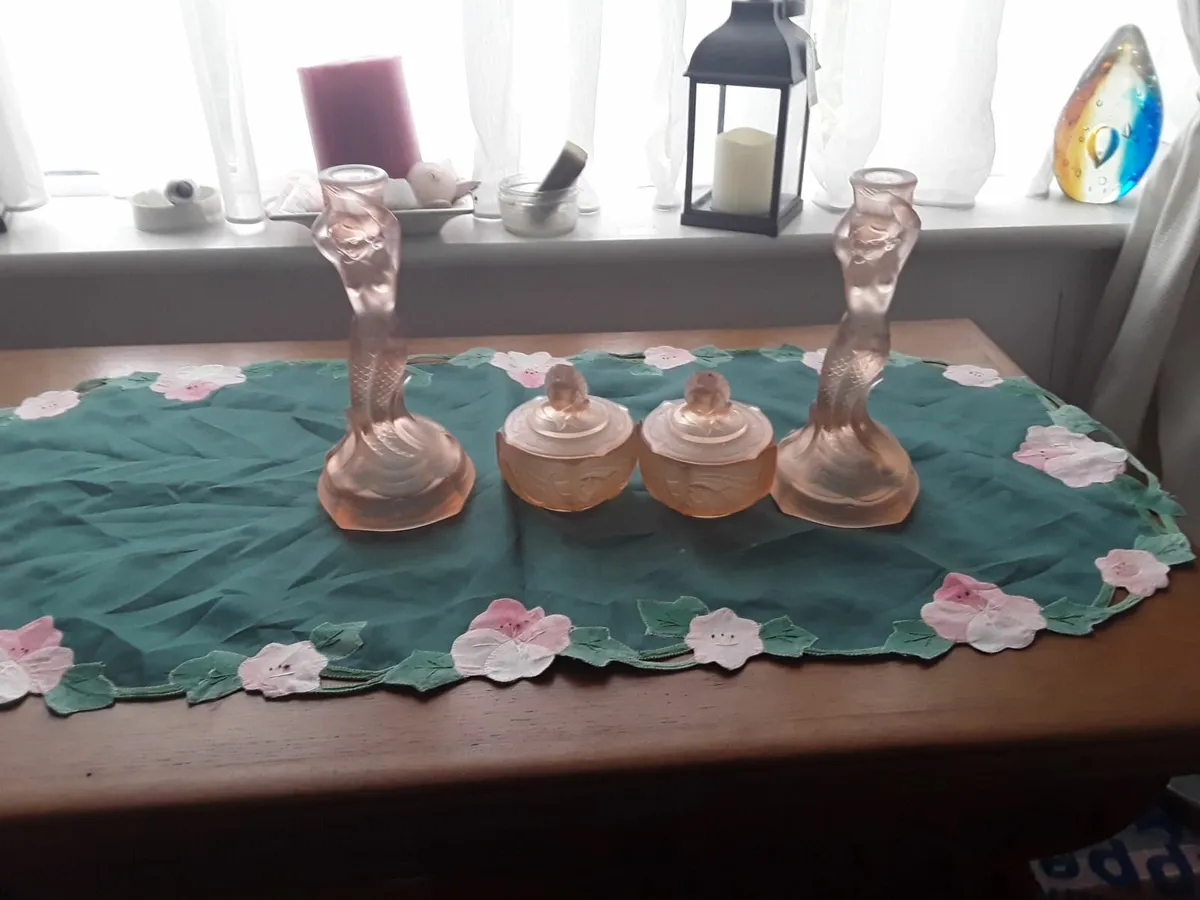 Lovely art deco vanity set two candlesticks and bo - Image 1