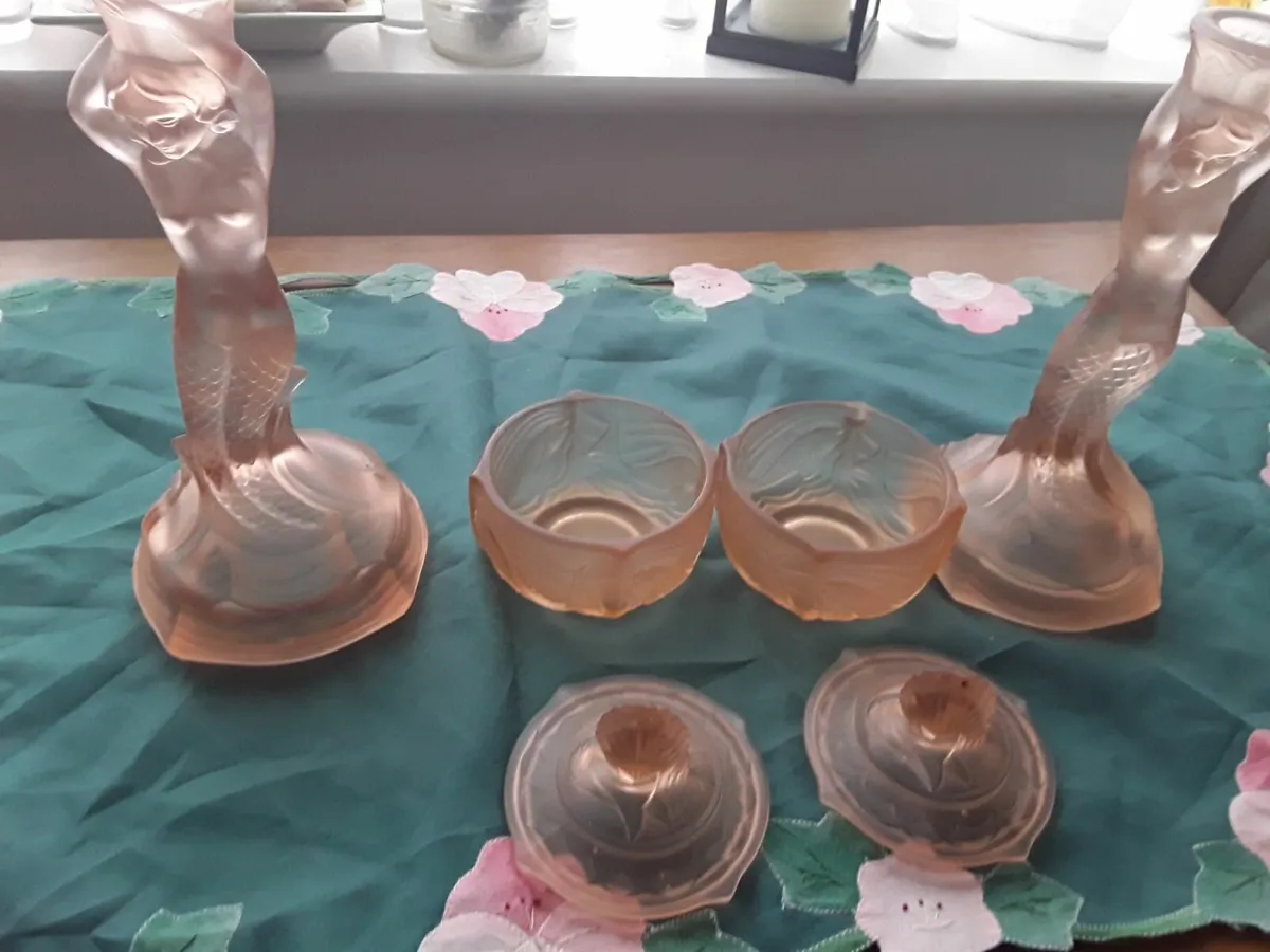 Lovely art deco vanity set two candlesticks and bo - Image 3
