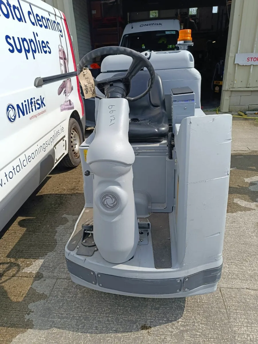 Nilfisk BR850 Scrubber Dryer - Image 2
