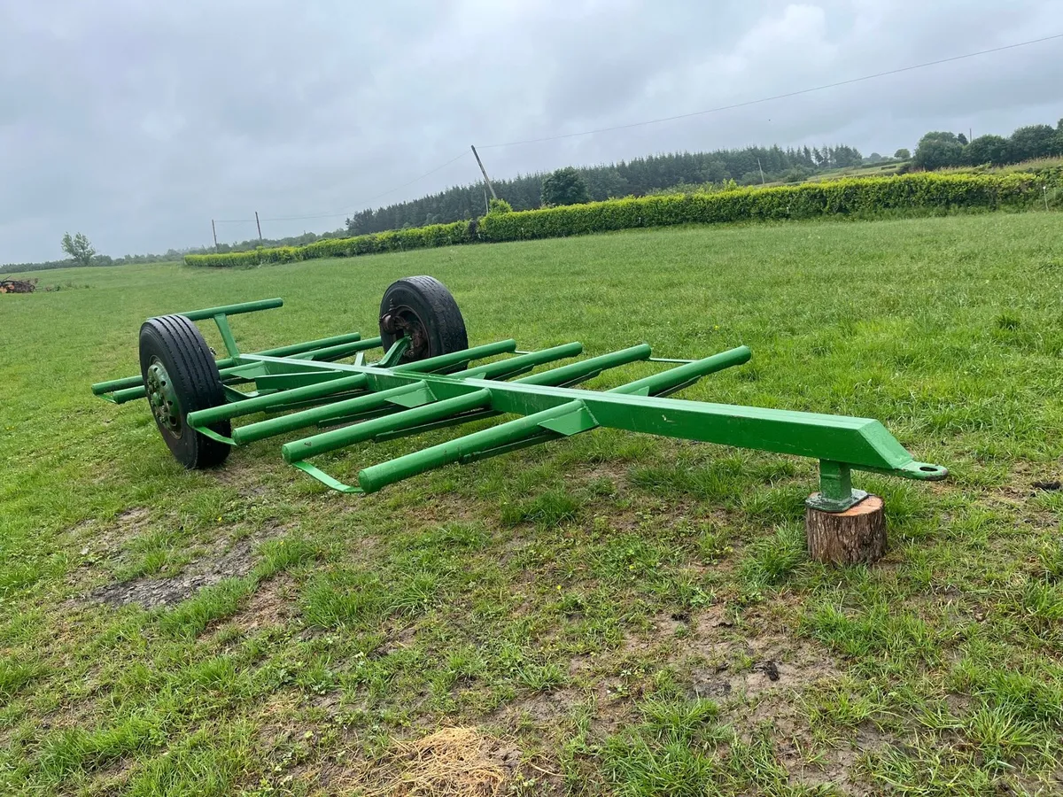 Bale trailer - Image 1