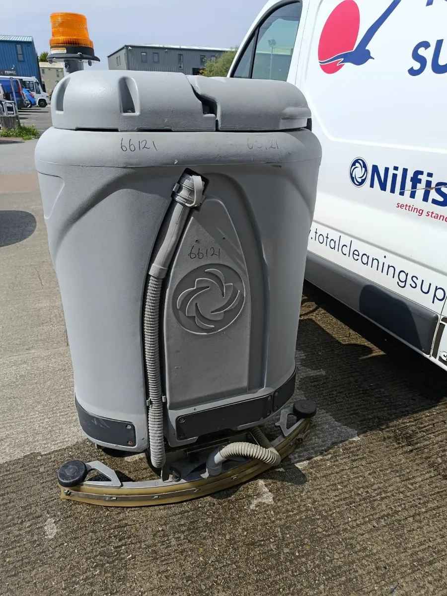 Nilfisk BR850 Scrubber Dryer - Image 3