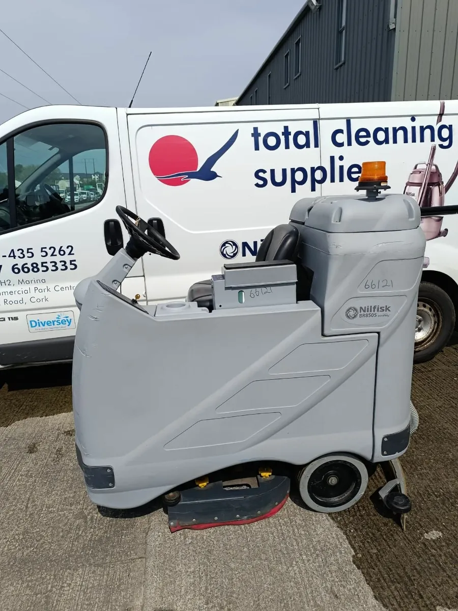 Nilfisk BR850 Scrubber Dryer - Image 1