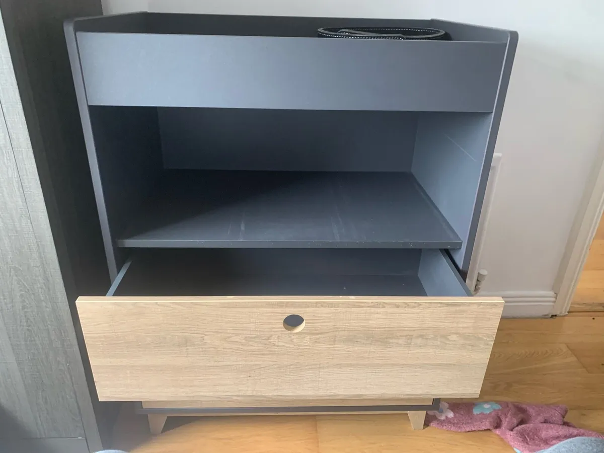 Baby changing unit with new changing mat - Image 3
