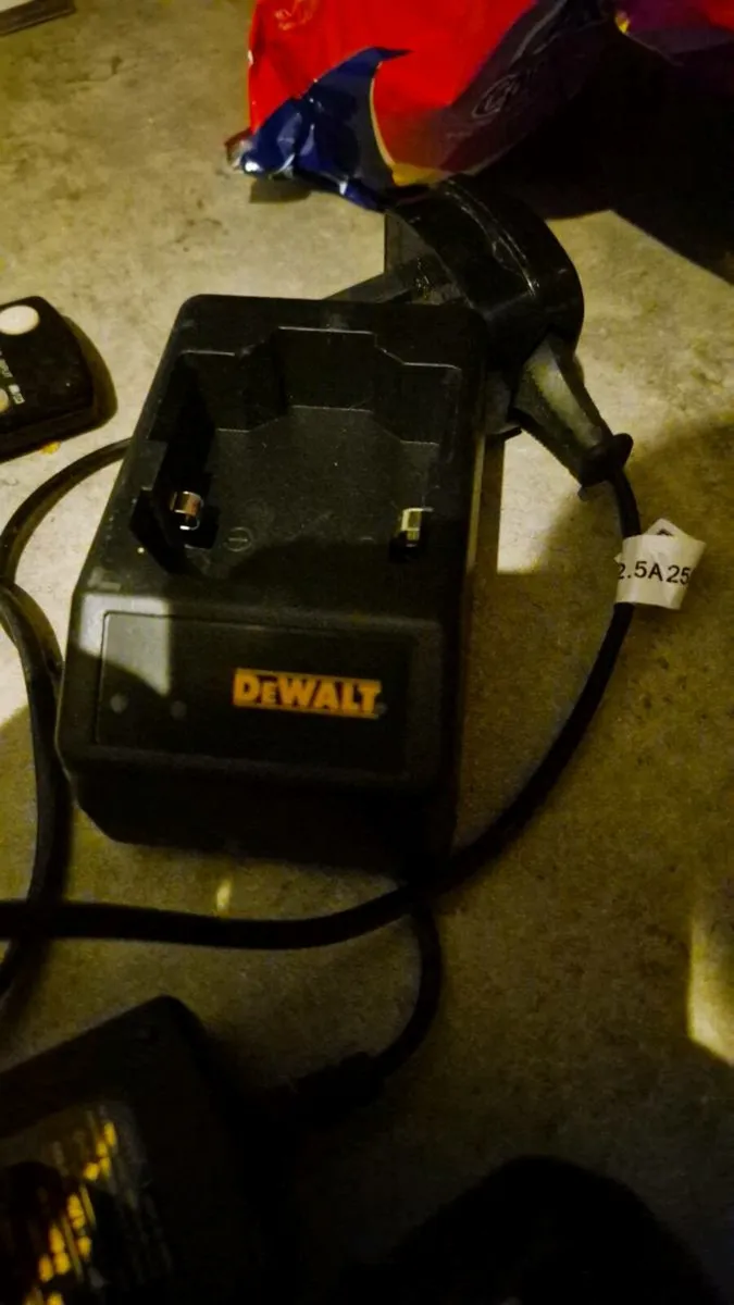 New Dewalt C5 trak It + 2 boxes of fixings - Image 4
