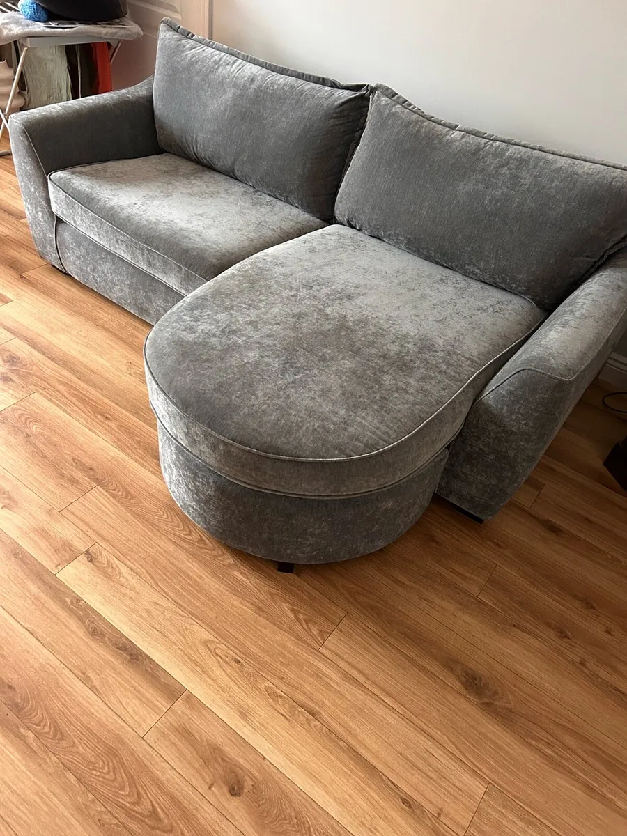 Comfortable grey velvet corner sofa with chaise - Image 2