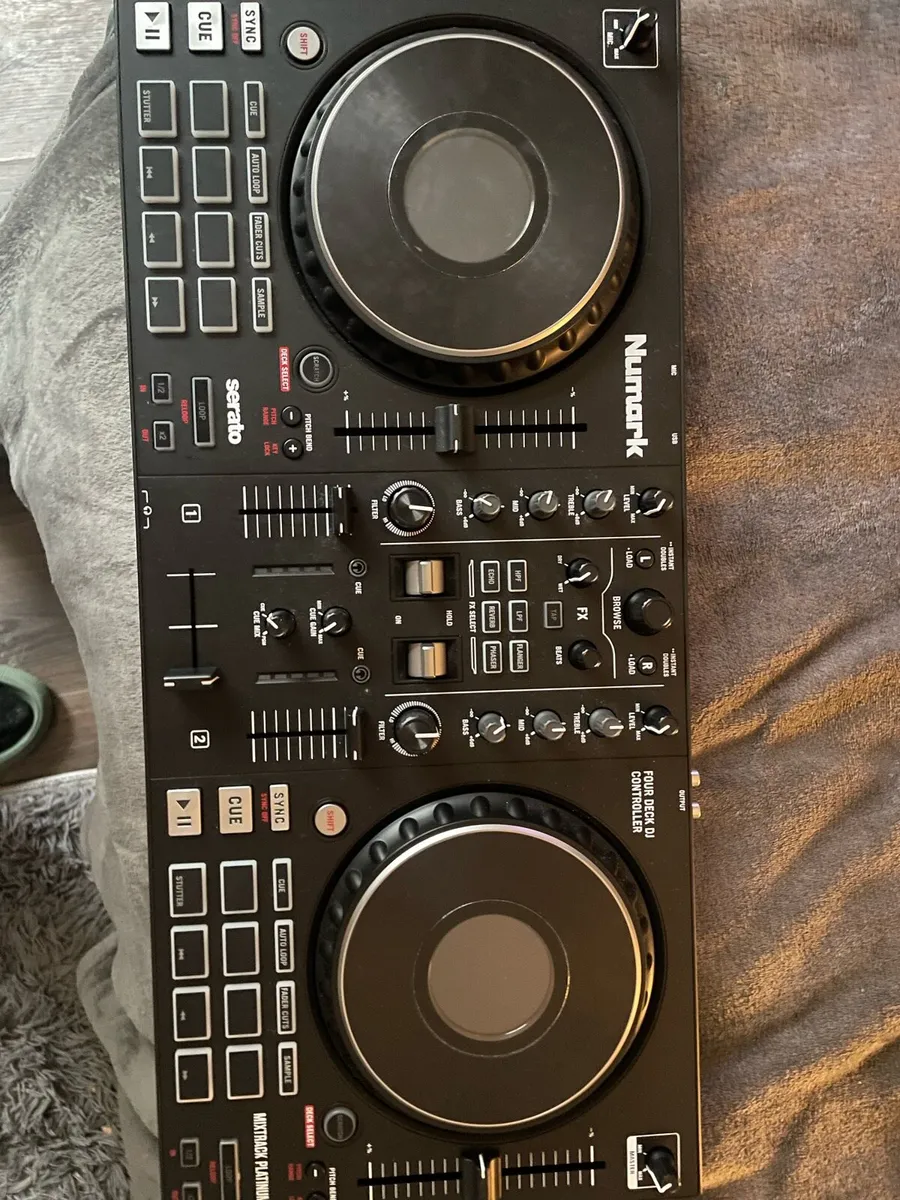 Dj deck - Image 1