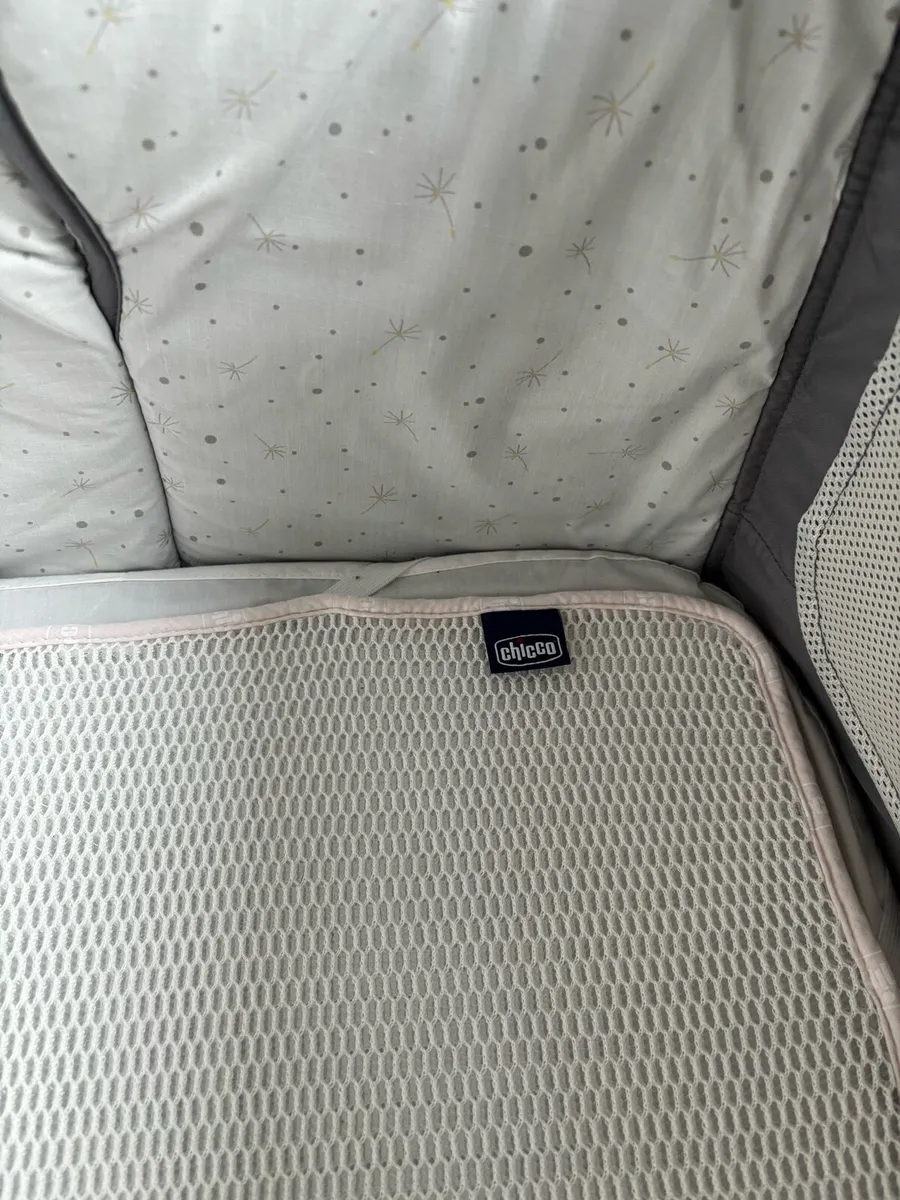Chicco Next to me cot - Image 4