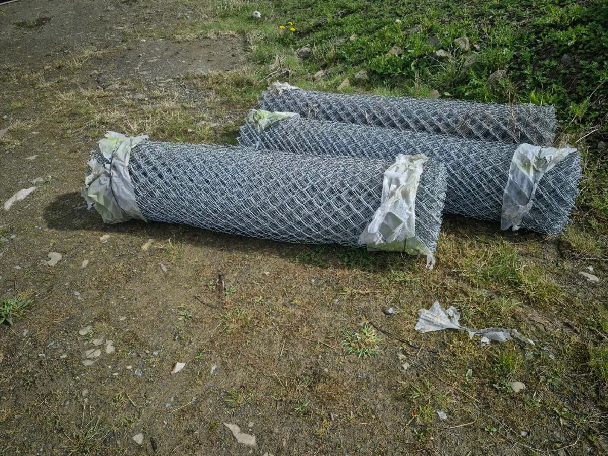 1.5m high roll of galvanised chain link fencing (3