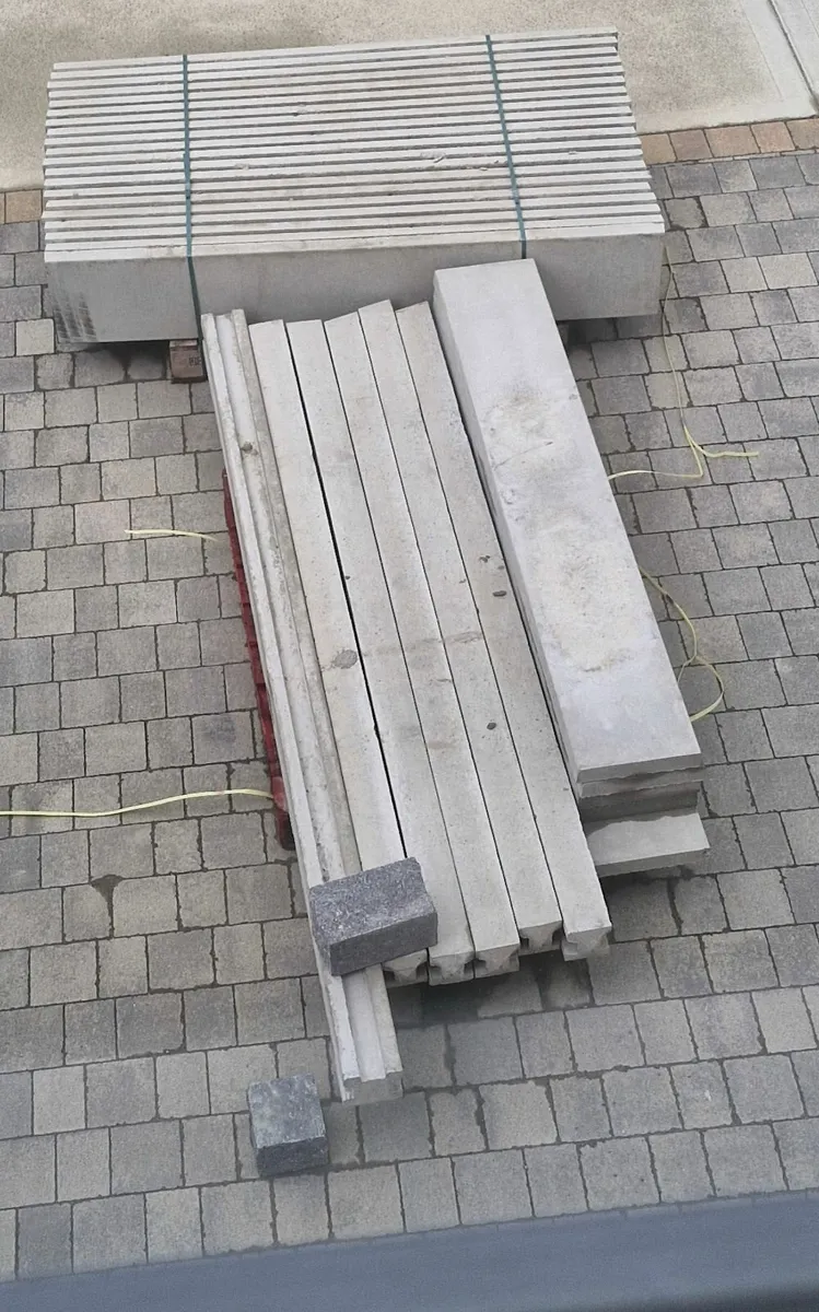 25 Concrete fence panels and posts - Image 1