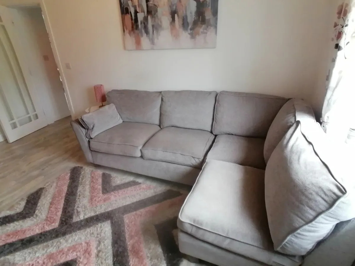 Corner sofa (need gone by tomorrow the 29th) - Image 2