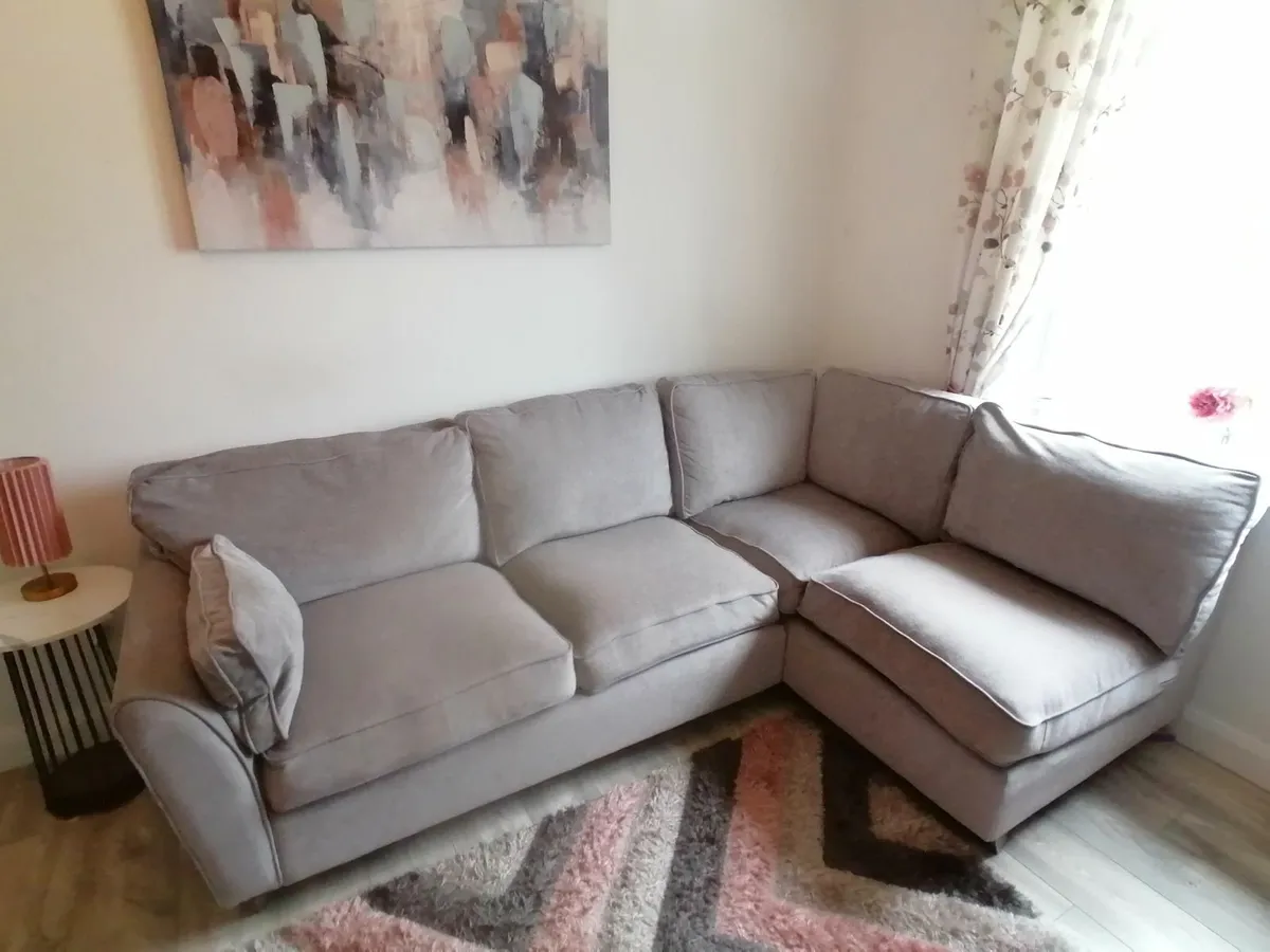 Corner sofa (need gone by tomorrow the 29th) - Image 1