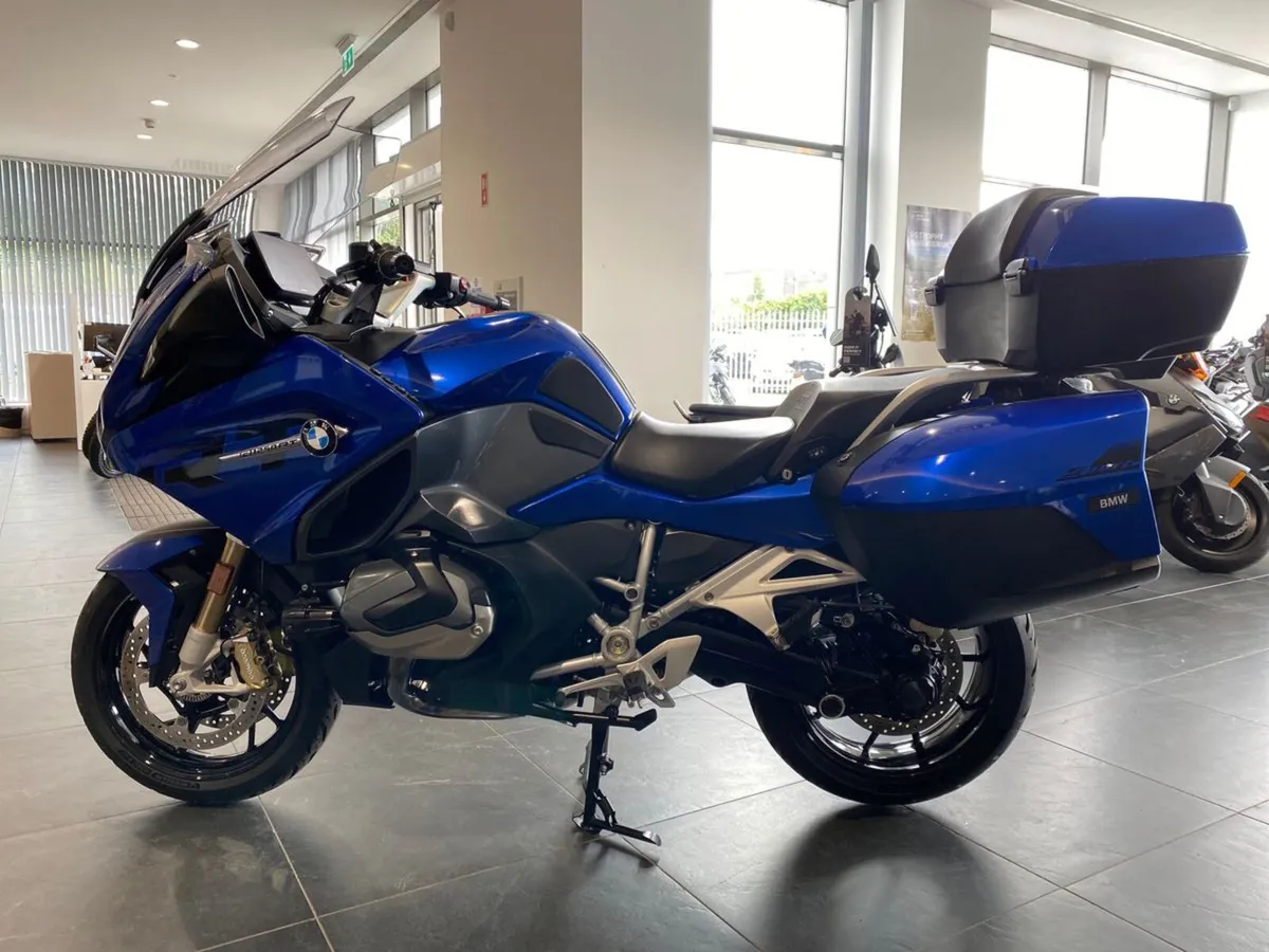 2023 BMW R1250RT LE with Top Box & Fog Lights - Image 2