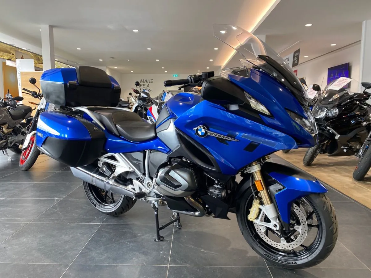 2023 BMW R1250RT LE with Top Box & Fog Lights - Image 3