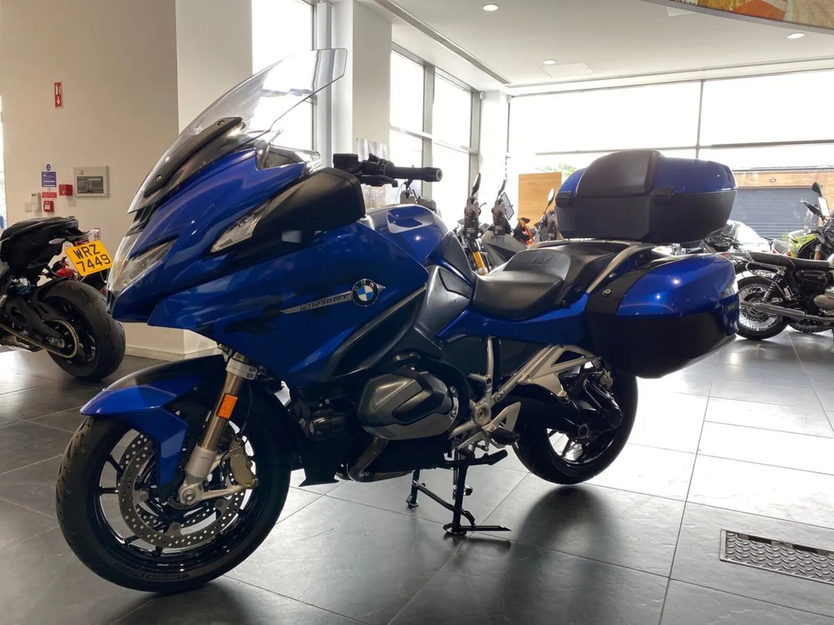 2023 BMW R1250RT LE with Top Box & Fog Lights - Image 4
