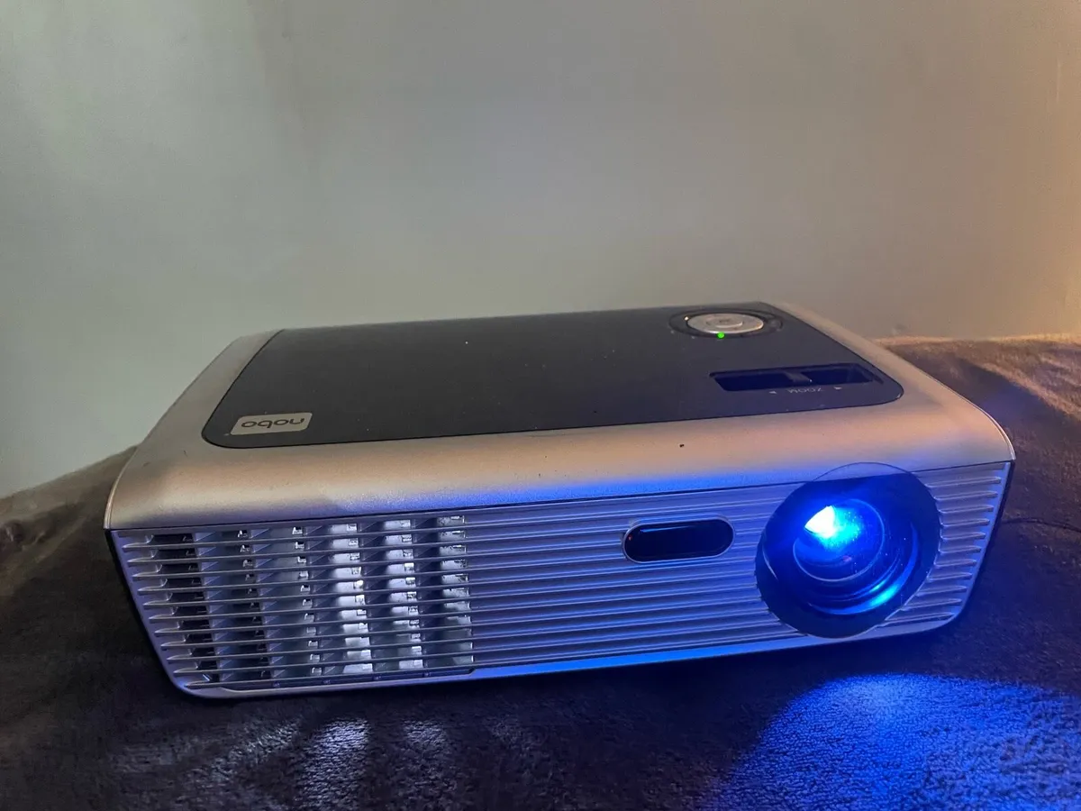 Projector - Image 1
