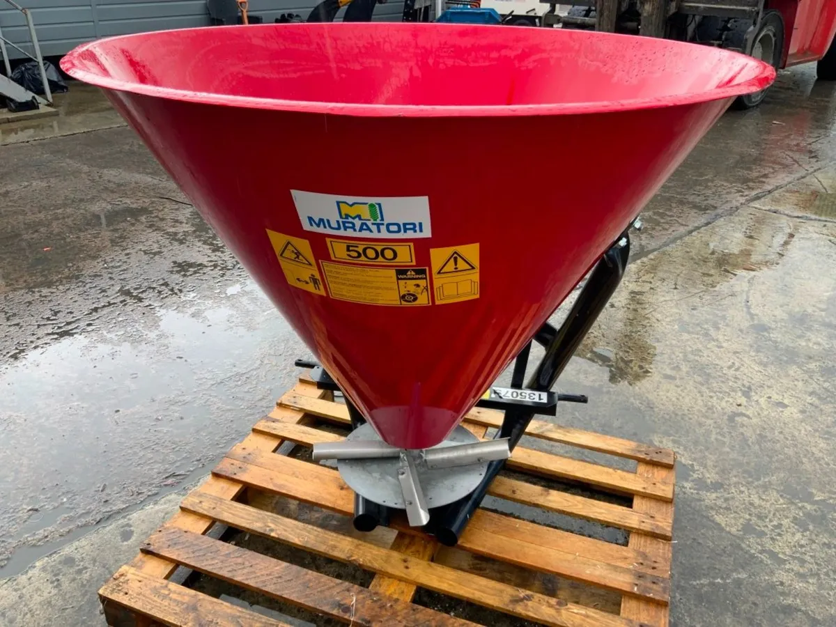 UNUSED MURATORI 250lts FERTILIZER SOWER....2004 - Image 4