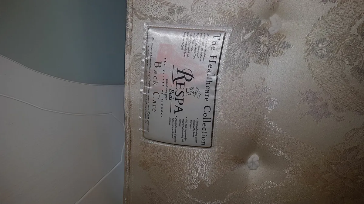 King size bed - Image 2