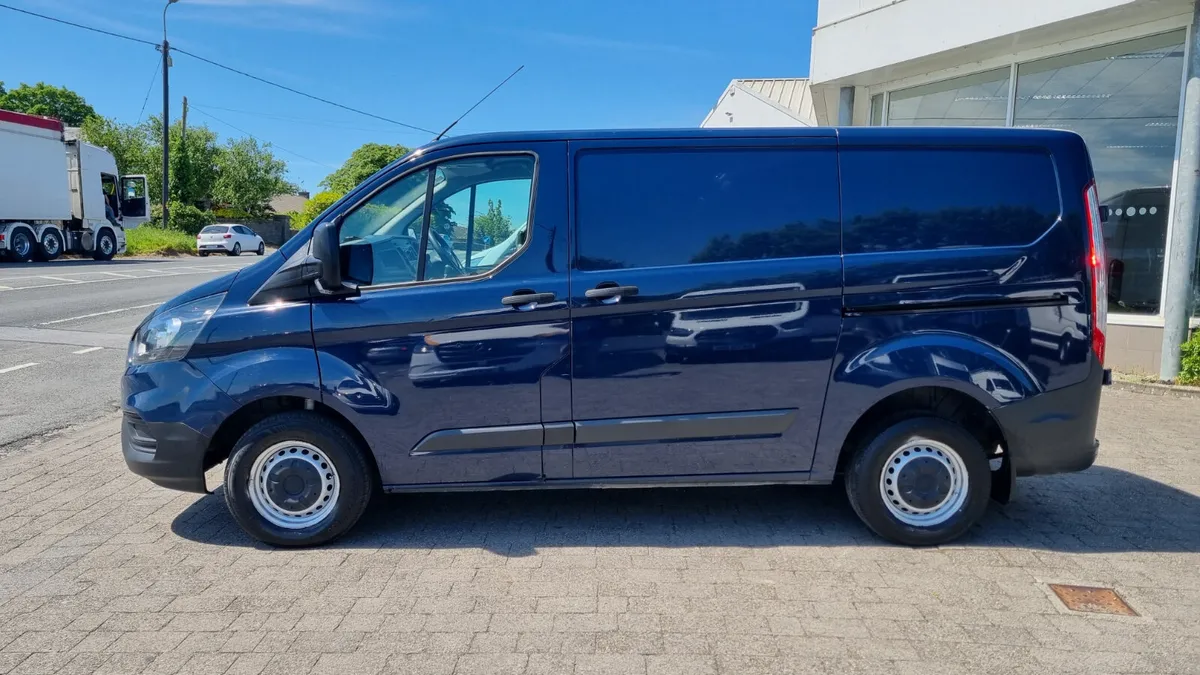 191 CUSTOM SWB VAN 1 OWNER FORD MAINTAINED - Image 4
