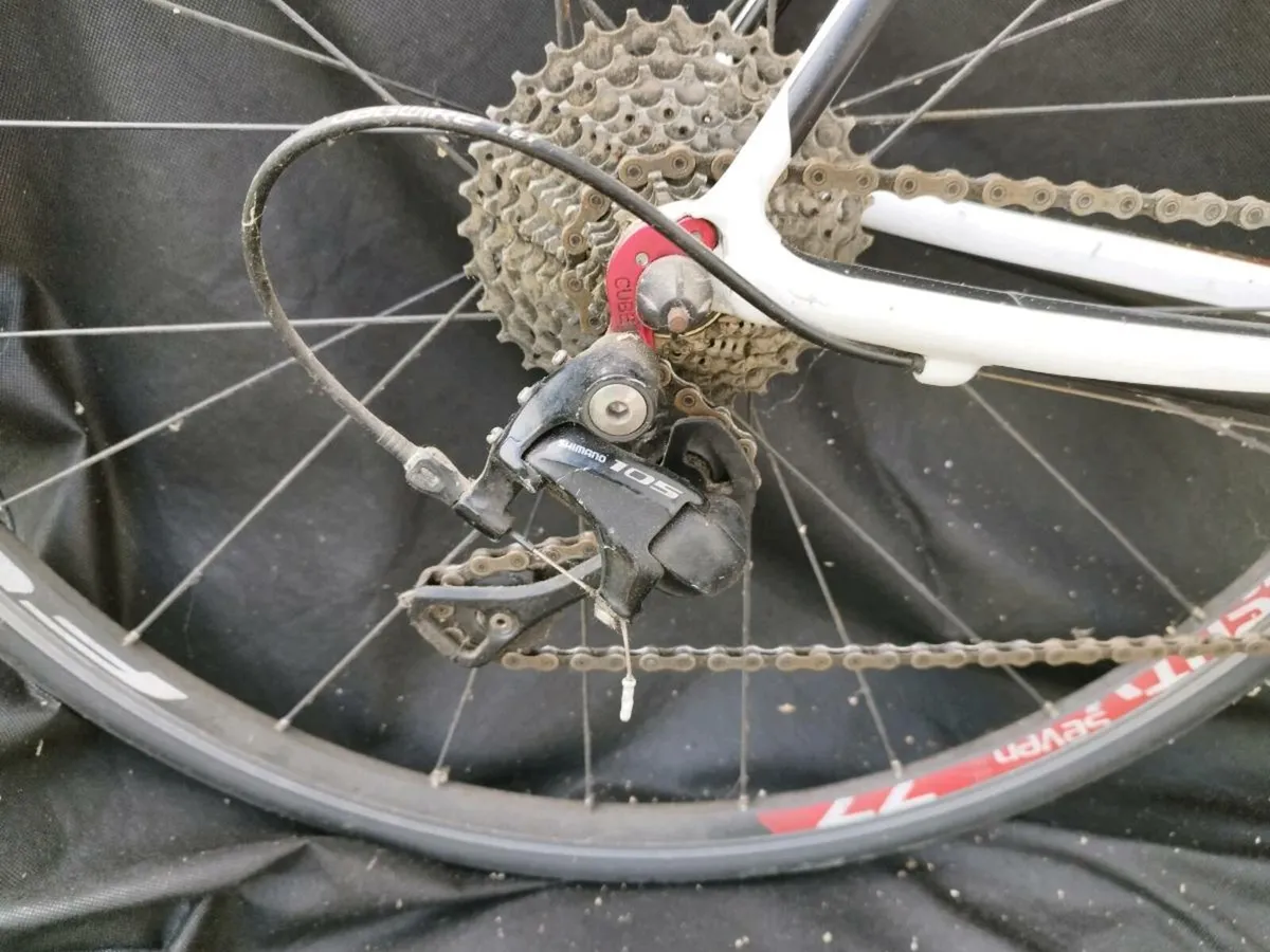 Cube agree full carbon road bike - Image 2