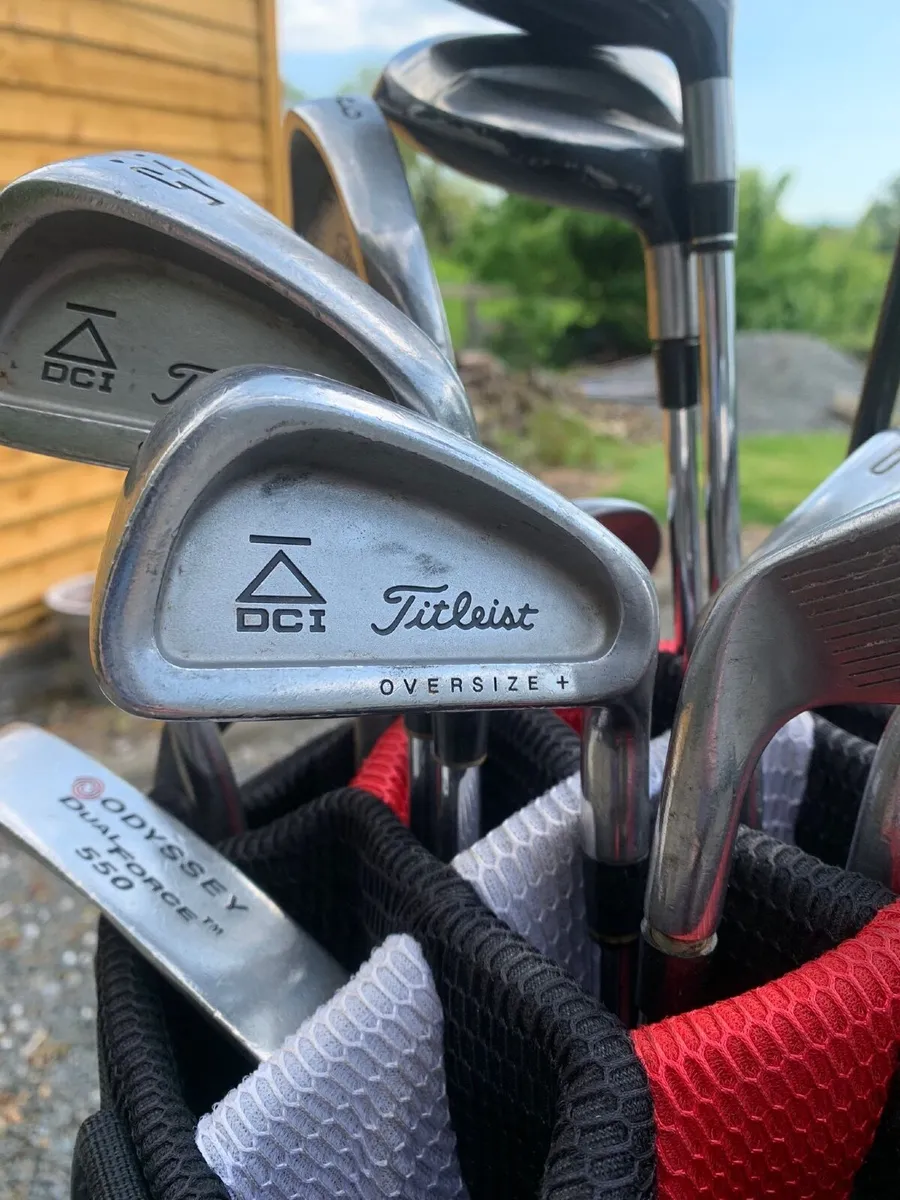 Golf bag and clubs - Image 1