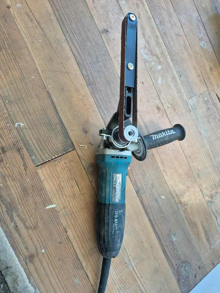 Makita 110v Finger Belt Sander 
Light use
Good con - Image 1