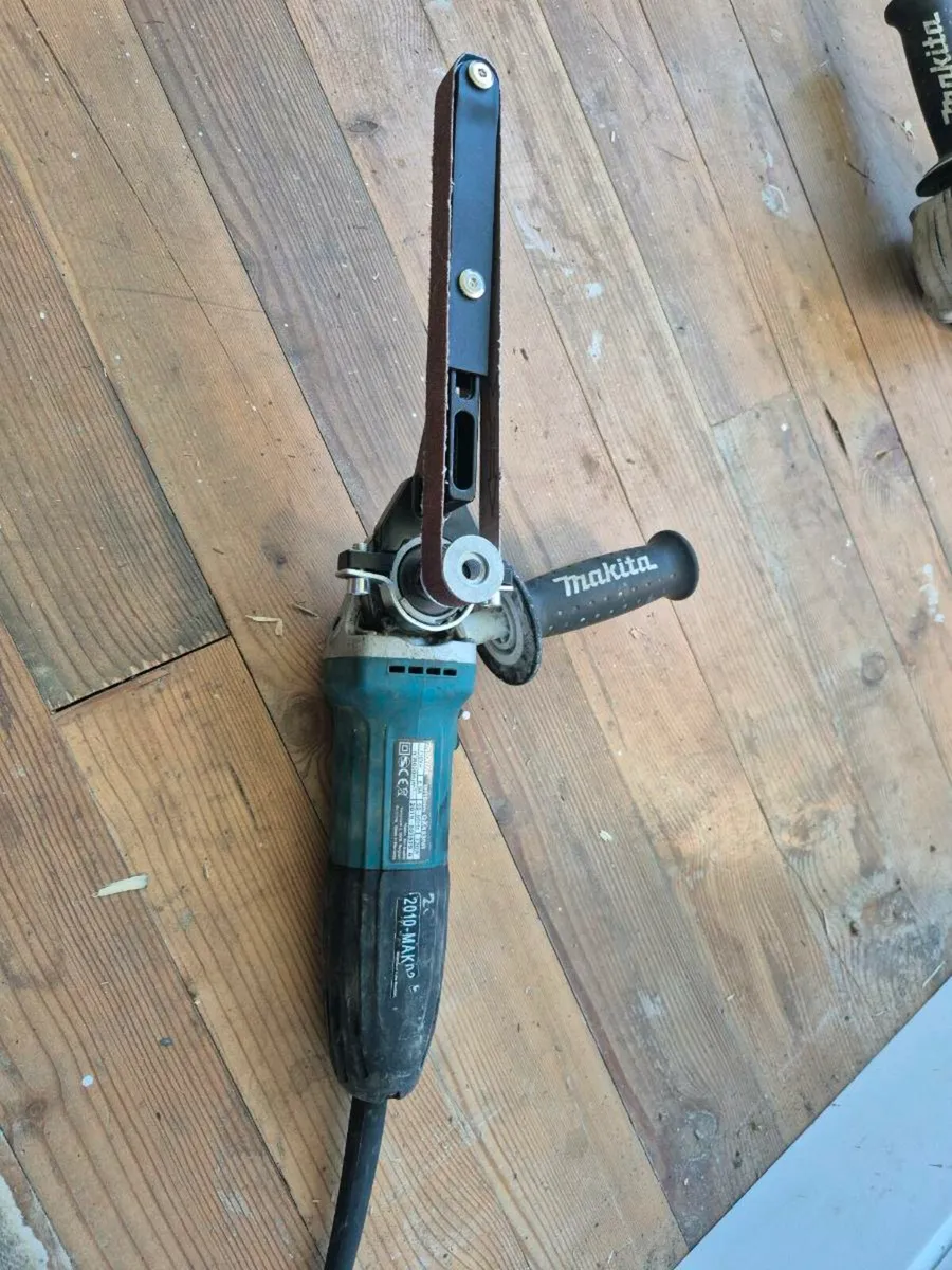 Makita 110v Finger Belt Sander 
Light use
Good con - Image 2