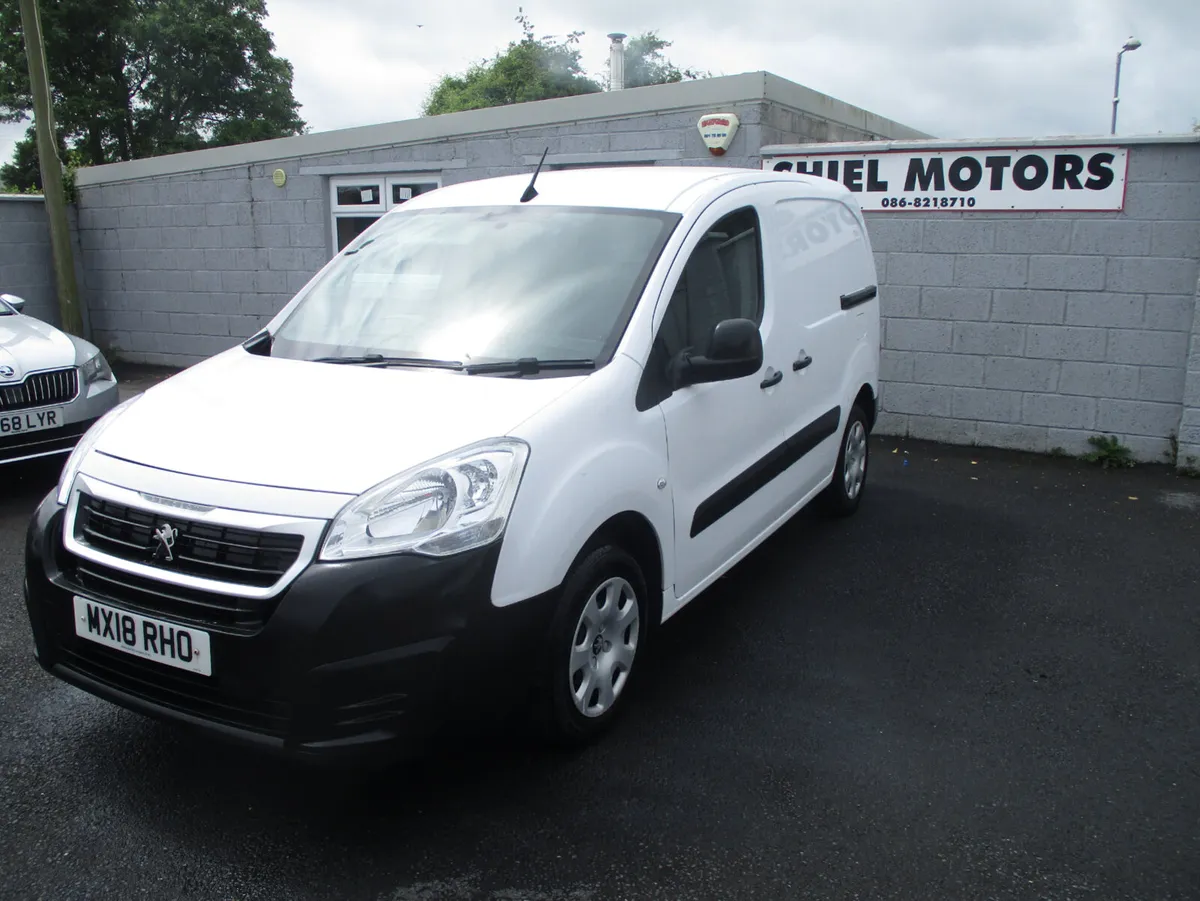 PARTNER VAN 2018 3 SEATS - Image 2
