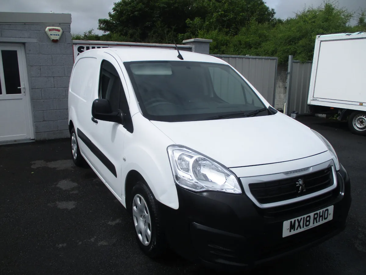 PARTNER VAN 2018 3 SEATS - Image 3