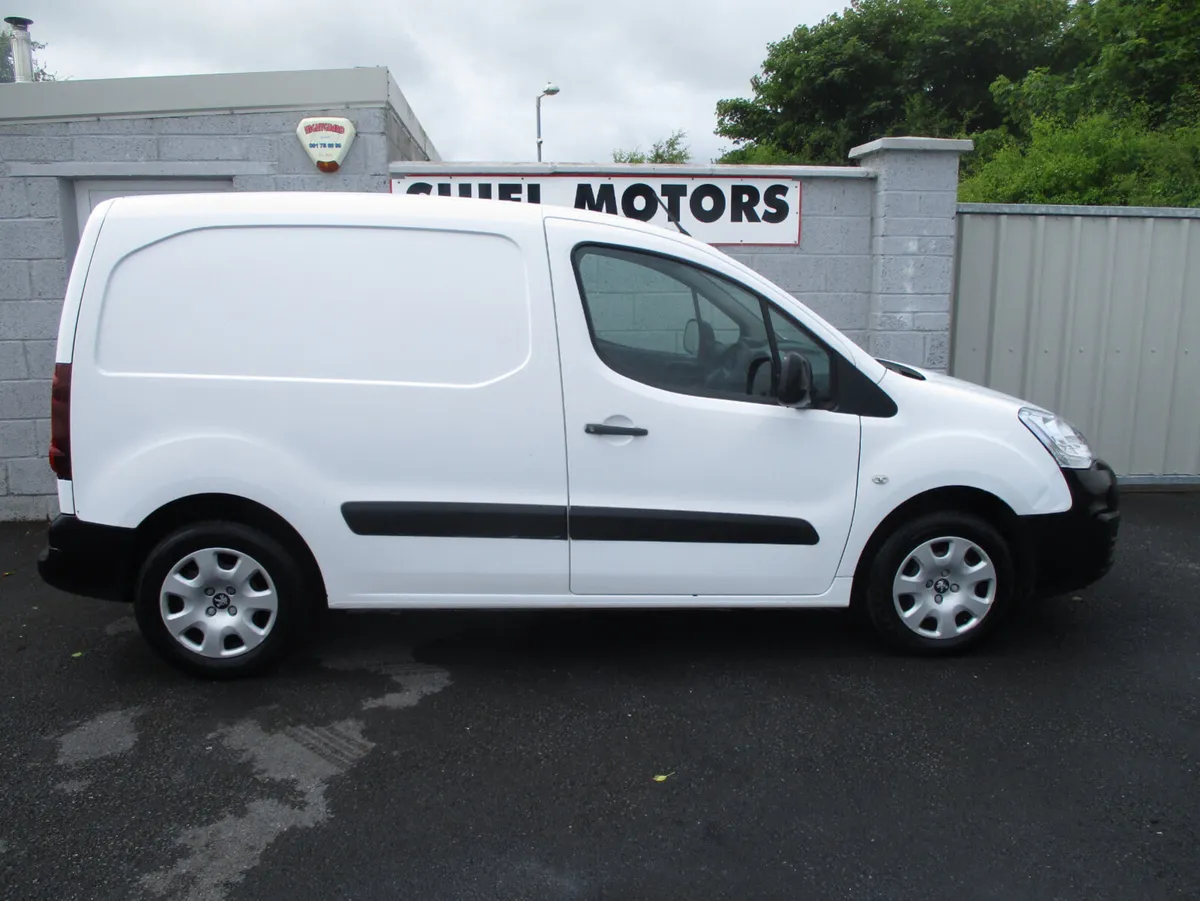 PARTNER VAN 2018 3 SEATS - Image 1