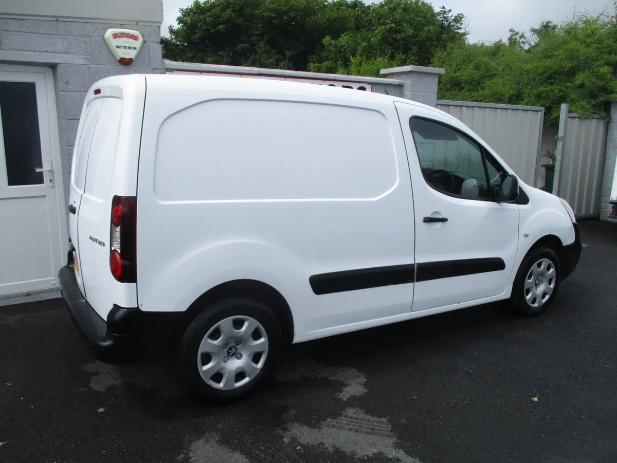 PARTNER VAN 2018 3 SEATS - Image 4