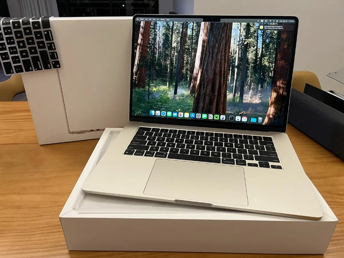MacBook Air M2 2022 - Image 1