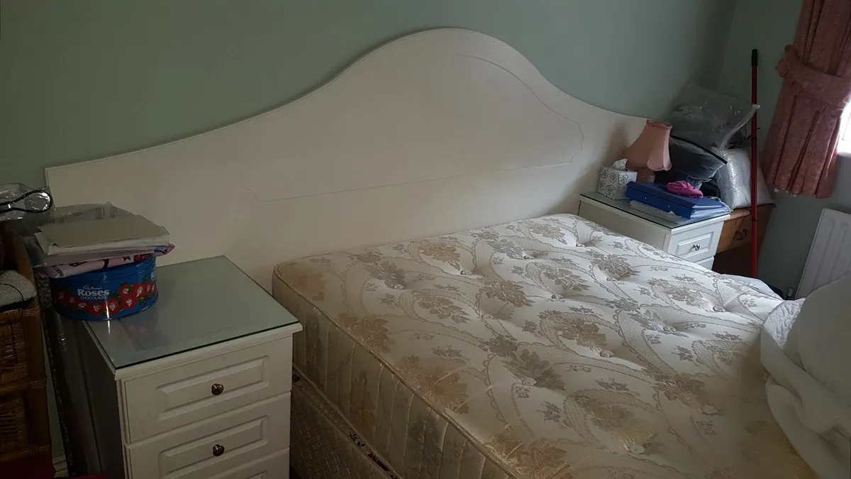 King size bed - Image 3