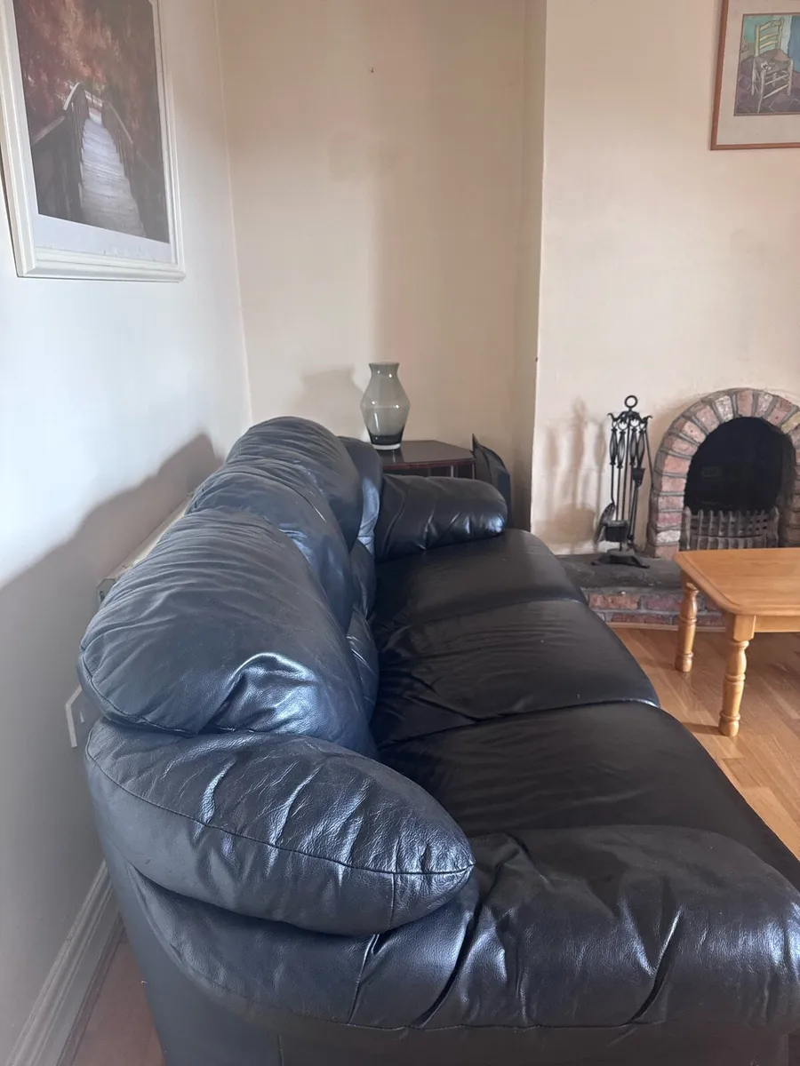Leather couches - Image 1