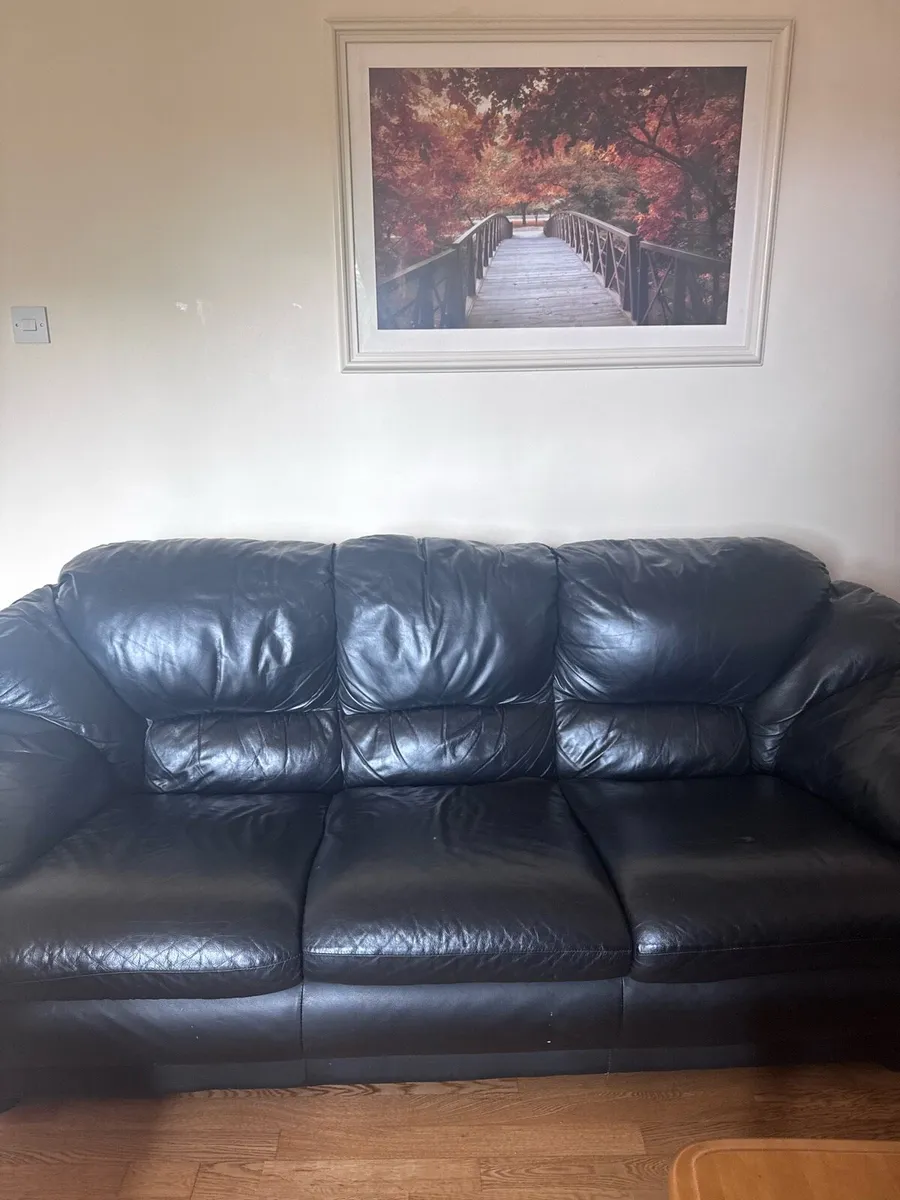 Leather couches - Image 3